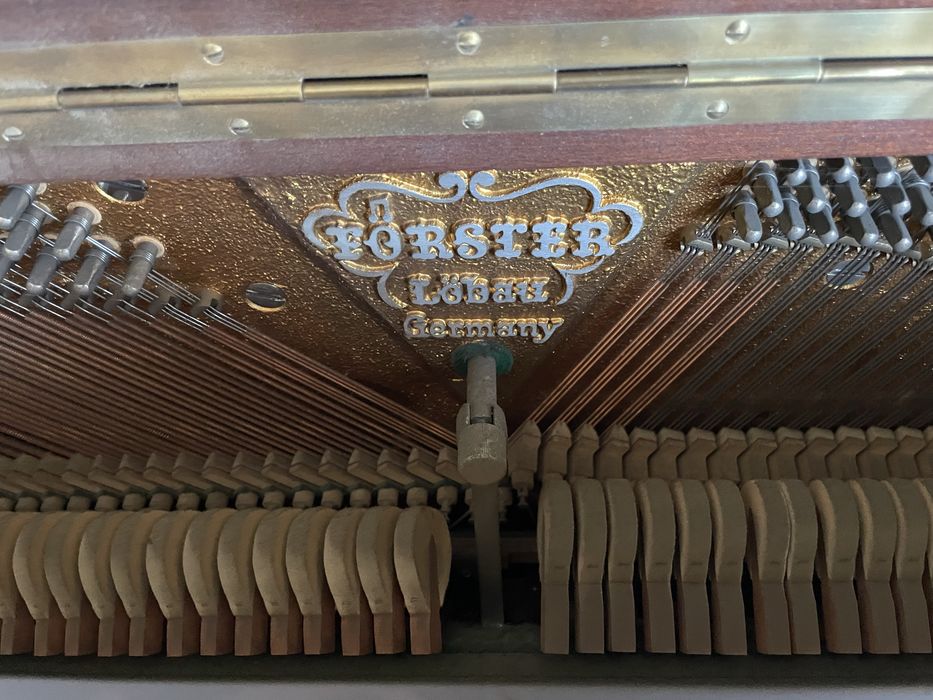 Оригинално немско камерно пиано August Forster