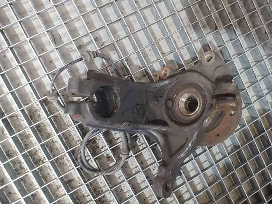 fuzeta stanga  fata 1.2 vti peugeot 208 2015