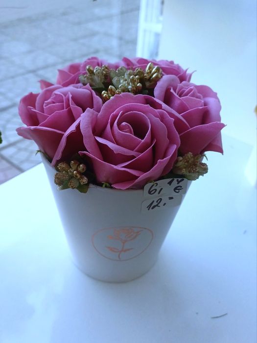 Декорация със сапунени рози