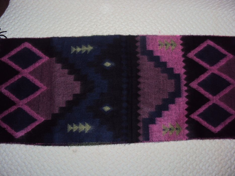 Продавам елегантен качествен шал