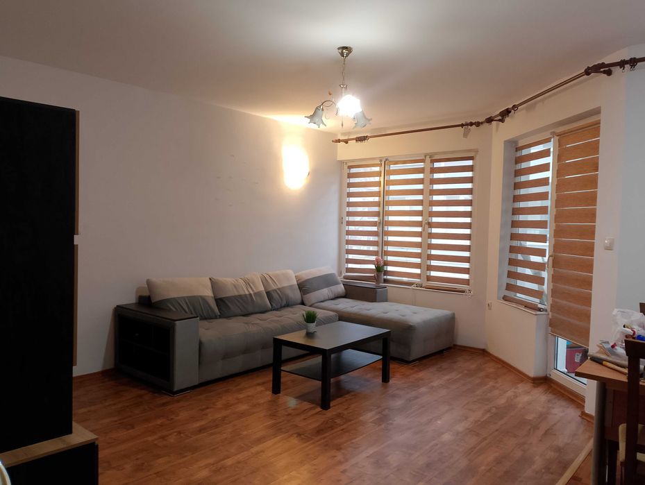 Дава под наем малък 2 стаен апартамент в гр.Бургас жк.Възраждане