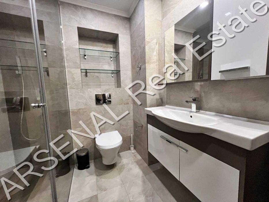 Тристаен апартамент под наем в ЕСТЕ, Изток