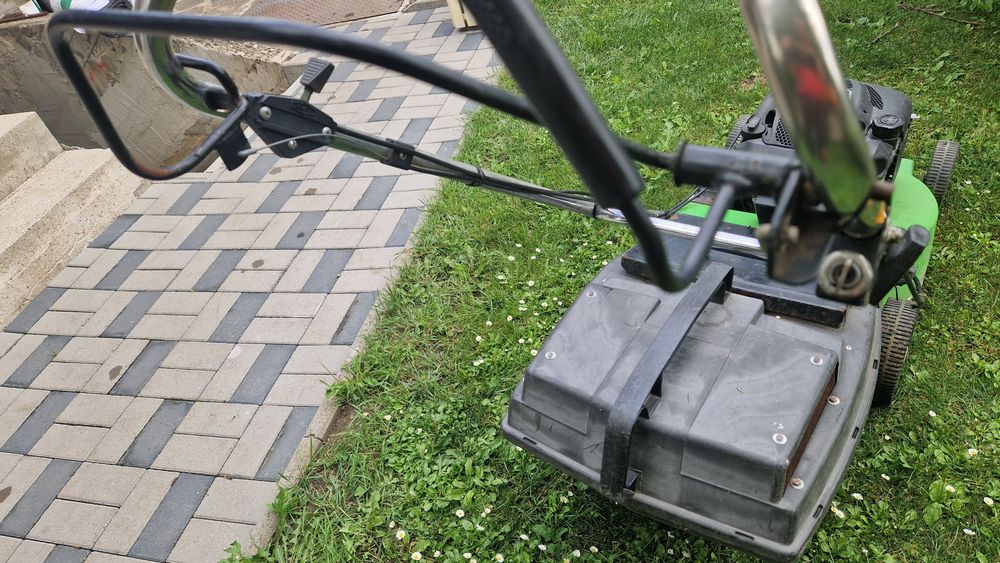 Masina de tuns gazonu cu autopropulsie si pornire la cheie