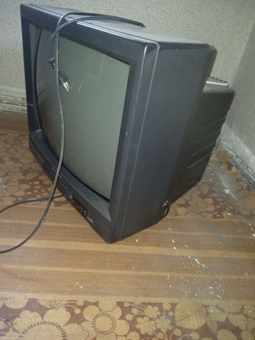 SAMSUNG Телевизор 21 инча SAMSUNG. Телевизора е запазен за времето си