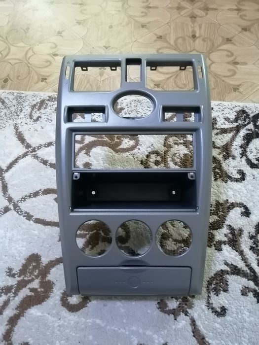 Продам консоль от приоры 1