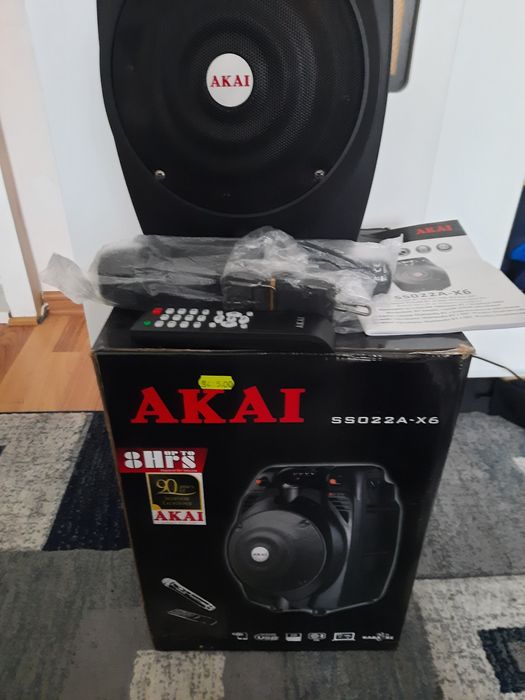 Boxa AKAI,cu microfon .NOU.