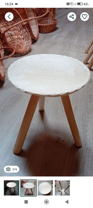 Scaun cu trei picioare