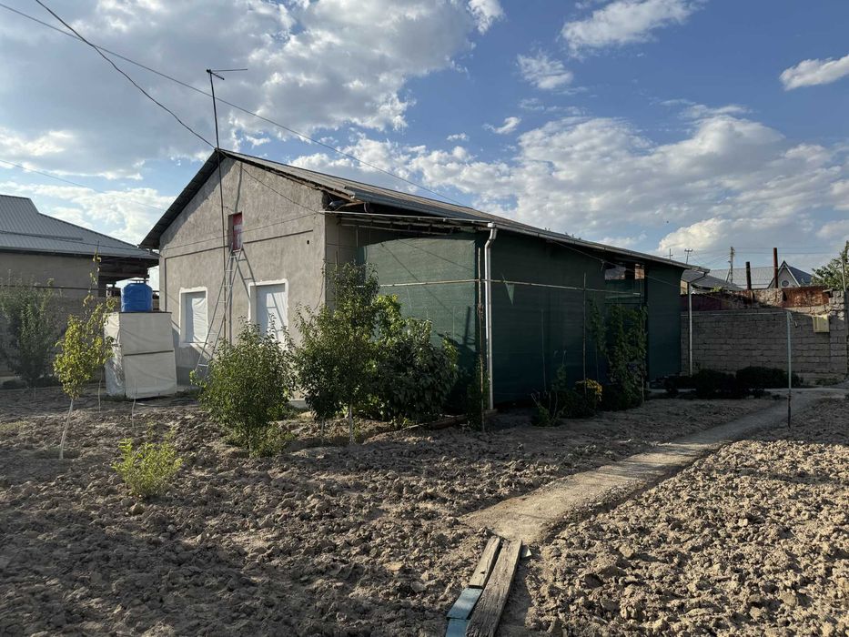 Продается свой Дом Воднике 7.6 соток/Hovli sotiladi Vodnikda 7.6 Sotok