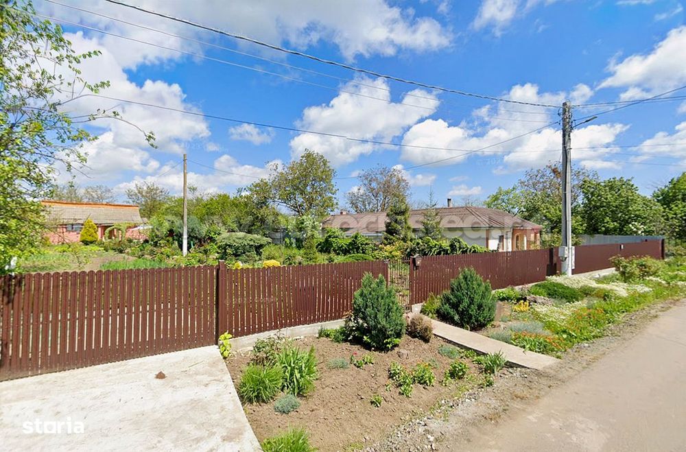 Casă de vânzare în Pecineaga, 1.759 mp teren, dublă deschidere