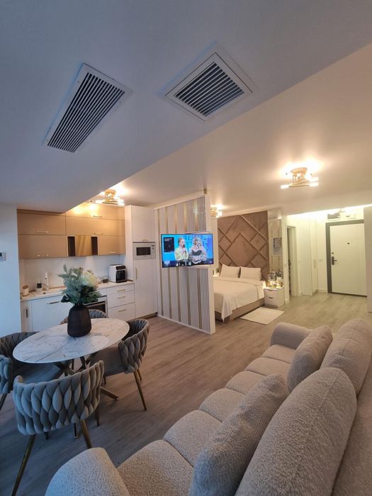 Închiriez studio de lux în complexul rezidențial White Titanic