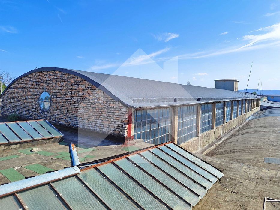 Продава ПРОИЗВОДСТВЕНО складова БАЗА - завод 4,5 ДКА в гр. Нови пазар.