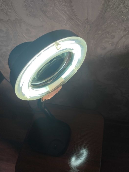 Продам LED Лампа лупа.