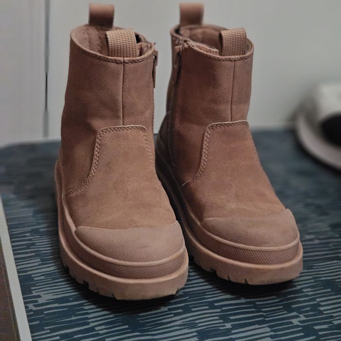 Vând Ghete H&M, roz