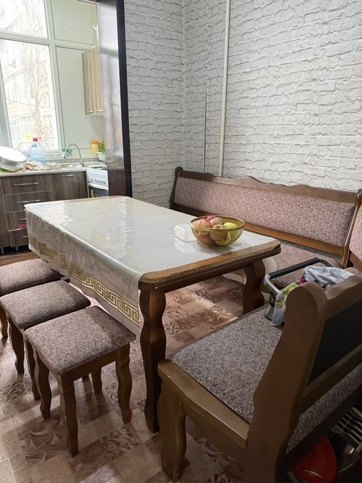 Стол стулья сандық