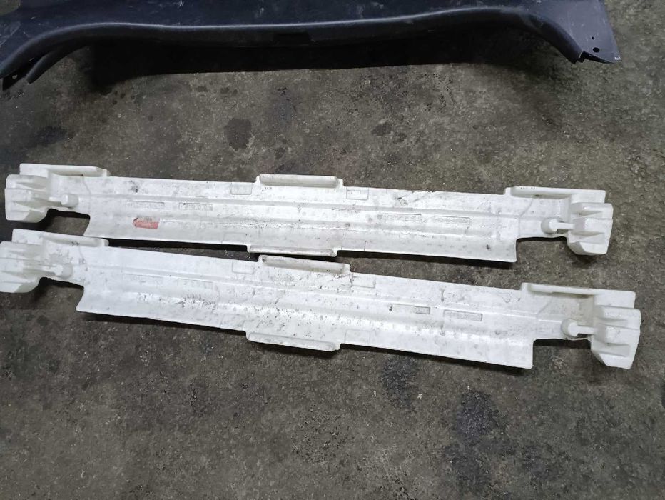 Продам оригинальный абсорбер заднего бампера от Toyota Camry 40 45