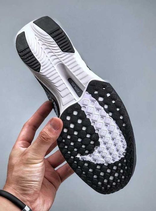 Продавам нови мъжки маратонки Nike Zoom Vaporfly next 3 black white