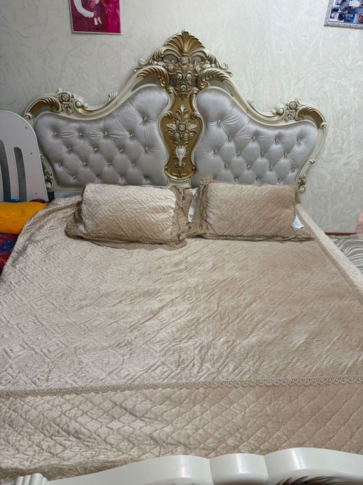 Двух спальный кравать