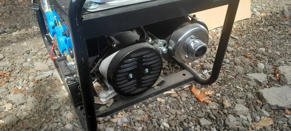 Продам новый бензиновый генератор