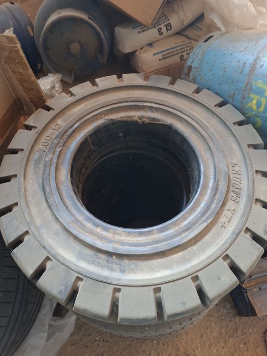 Cauciucuri pline Laugfs 700-12