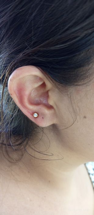 Mutloqo og'riqsiz Quloq Burun teshamiz