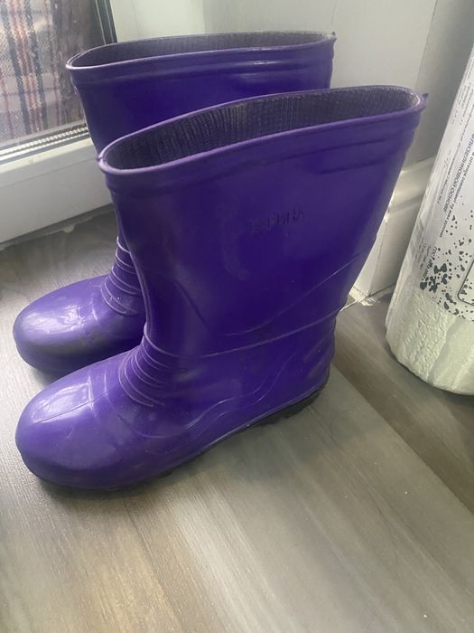 Продаются резиновые детские сапоги