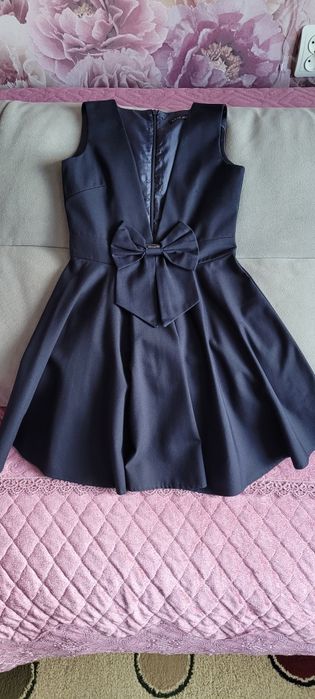 Продаётся школьный сарафан