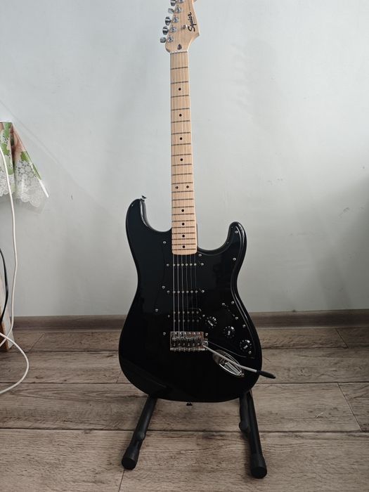Продам электрогитару squier
 Squier 
Продаю Squier Sonic Stratoc