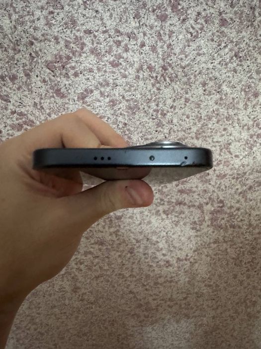 Обменяю honor 400.