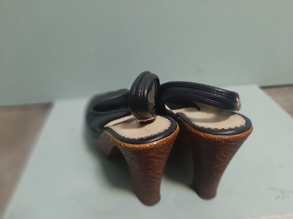 Босоножки женские