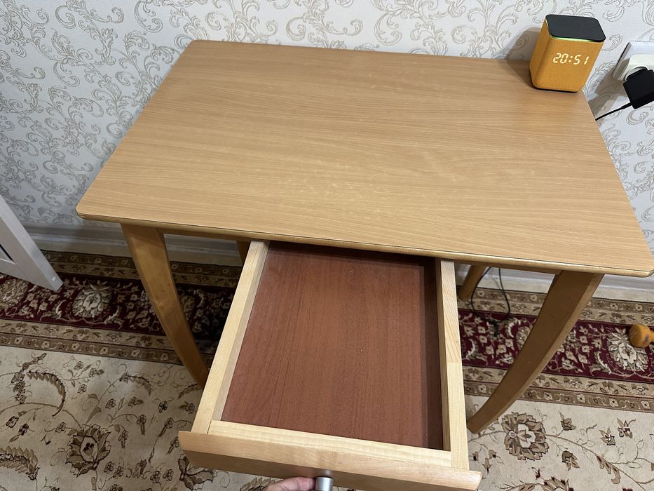 Стол и 2 стула срочно