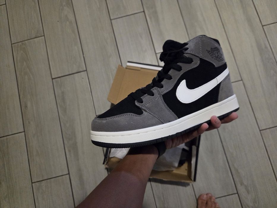 Продам кроссовки Nike