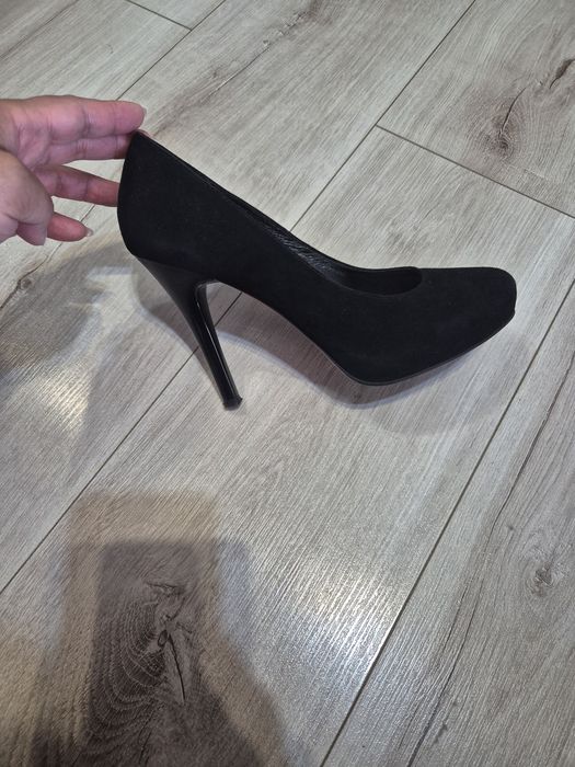 Продам женские туфли