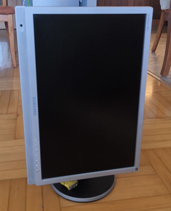Samsung SyncMaster 215TW – 21” професионален монитор
