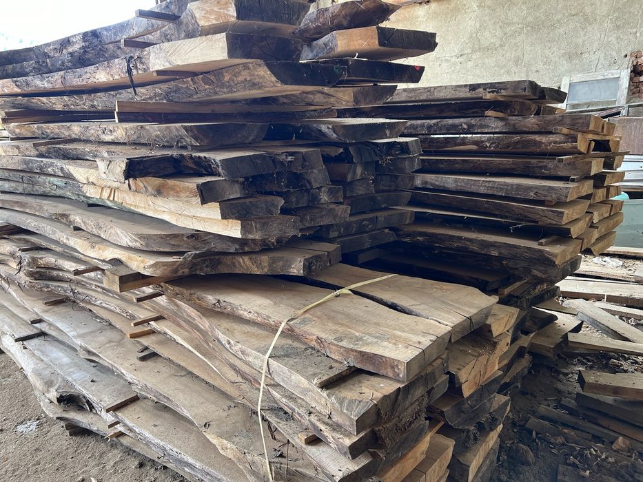 Продавам Сухи Орехови Янове – Първокласен Дървен Материал