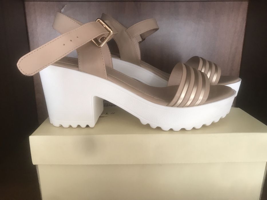 Продам босоножки 39 размер