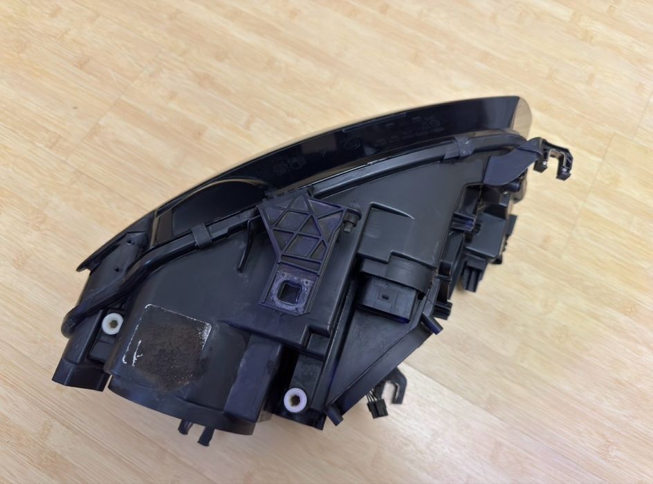 Far stânga Audi A4 B8 NFL (2010) Bi-xenon, lupa, DRL