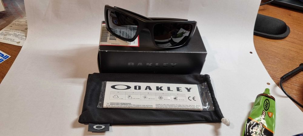 Чисто нови слънчеви очила OAKLEY FUEL CELL