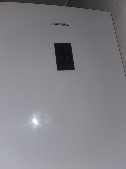 Продаётся холодильник Samsung
