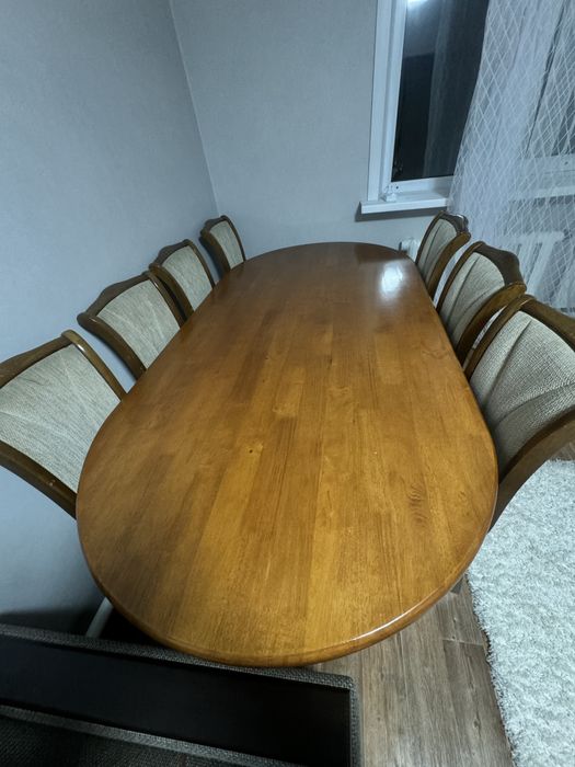 Обеденный стол со стульями