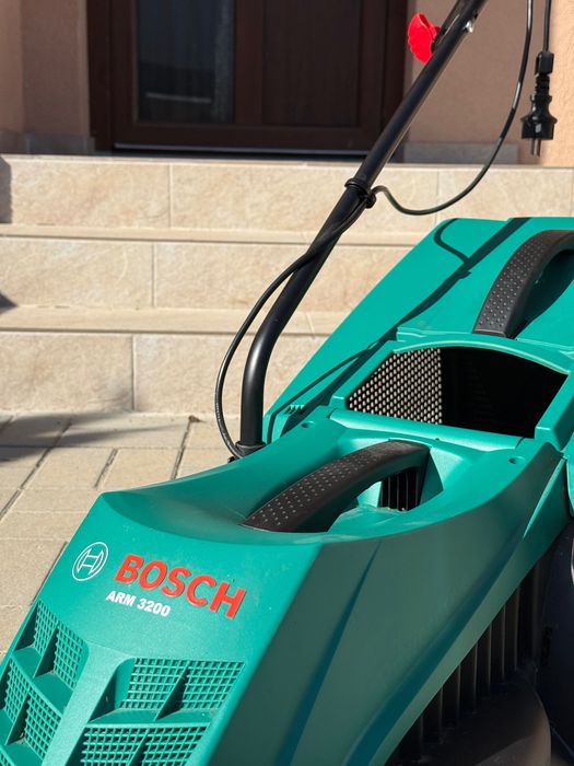 Bosch ARM 32 – mașină electrică tuns iarba