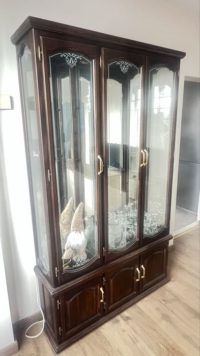 Витрини два броя и тв шкаф