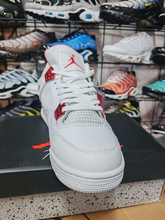 Jordan 4 retro metallic