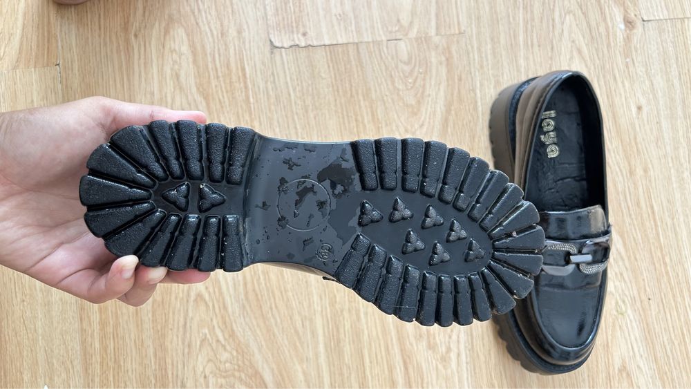 Продам женскую обувь