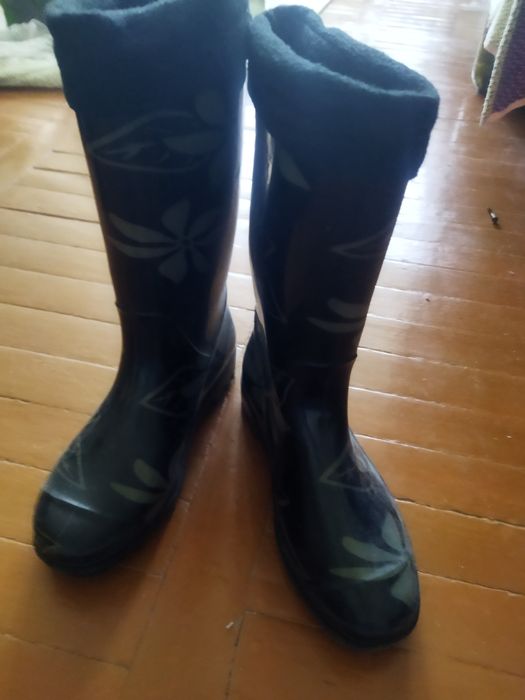Продаю резиновые сапоги 40 размер
