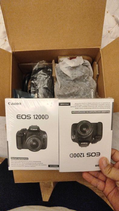 Продам фотоаппарат Canon 1200D