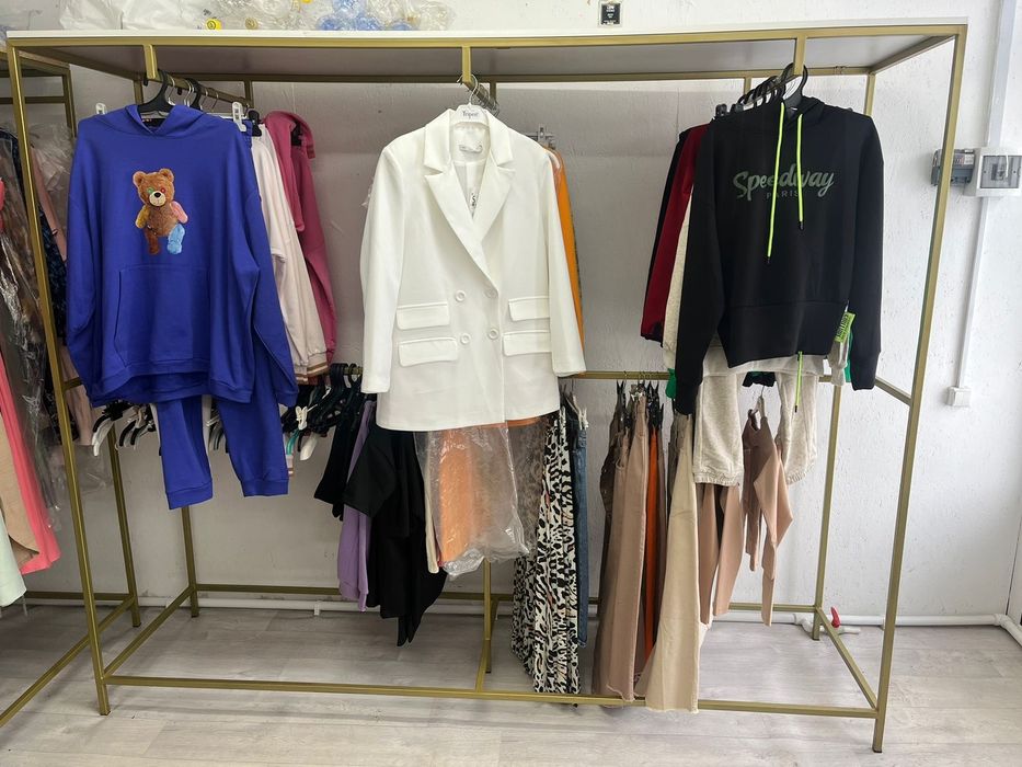 Продам рейлы для бутика