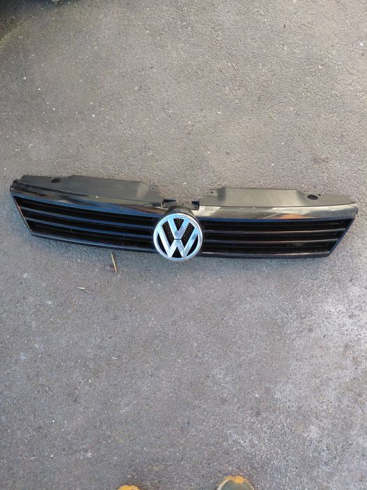 Grila centrala jetta 2012