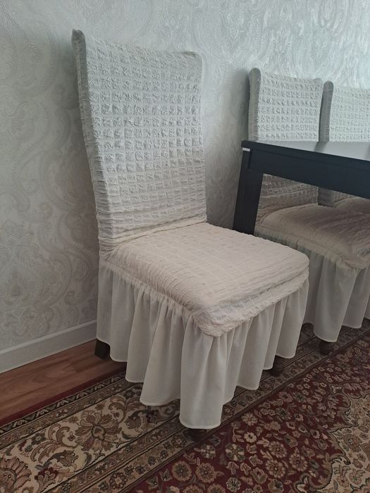 Стол со стульями