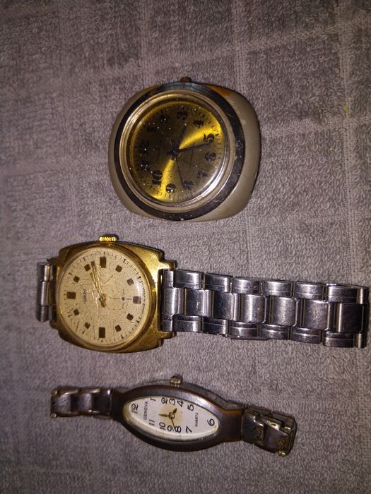 Ceas mecanic de masa, de mînă