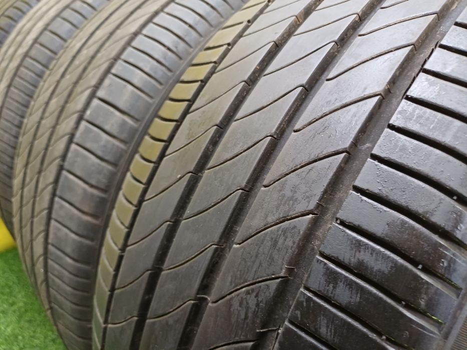 Шины 225/55 R16 Michelin комплект.